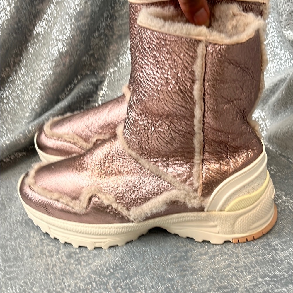 Coach Pink shearling Boots Metallic Finish - Picture 4 of 12